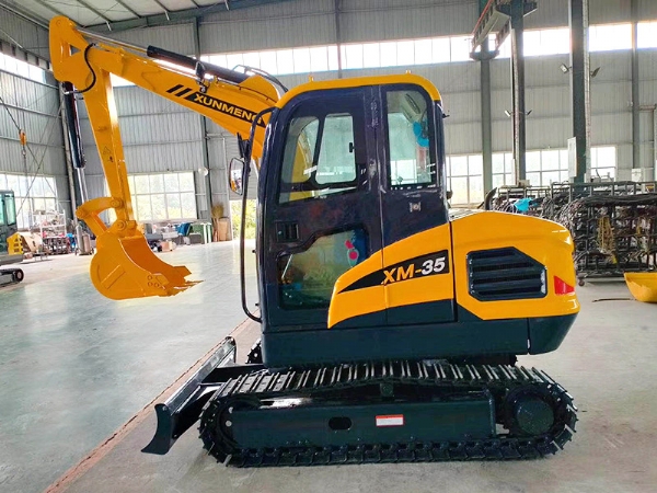 新型35型履帶式挖掘機