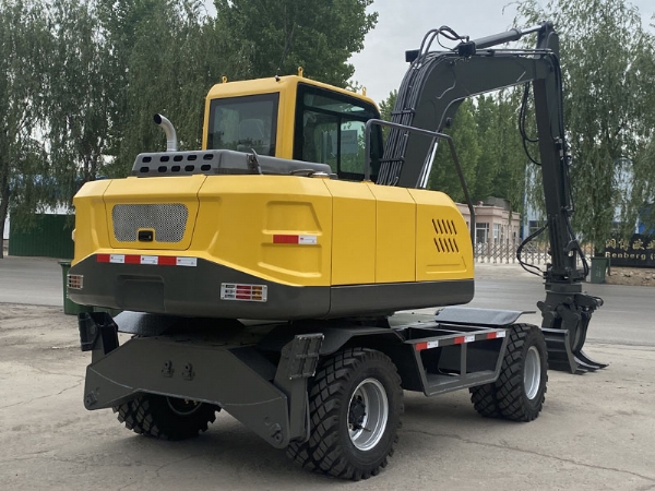 100型輪式抓木機